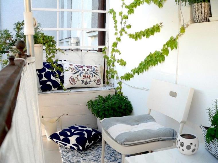 décoration balcon banc-bois-blanc-chaise