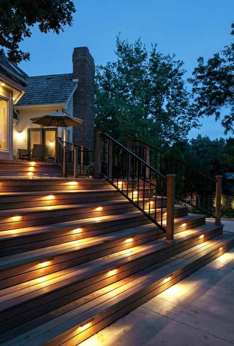 éclairage pour terrasse en bois extérieur escalier-led