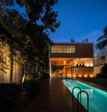 eclairage-pour-terrasse-en-bois-exterieur-piscine-moderne