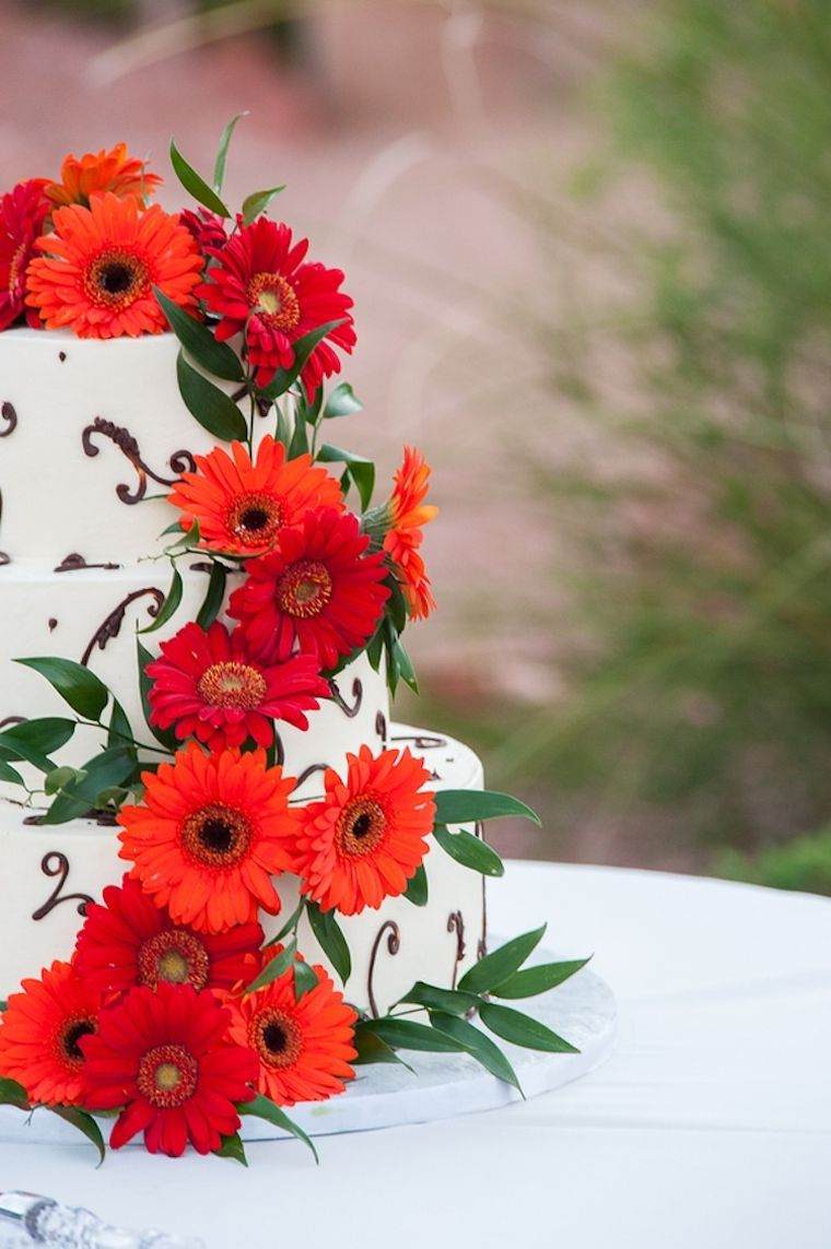 gâteau de mariage original decoration-florale-blanc
