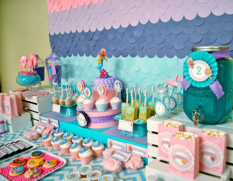 idee deco anniversaire fille cupcake-bar-rose-bleu