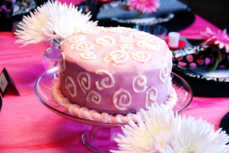 idee deco anniversaire fille gateau-rose-fleurs