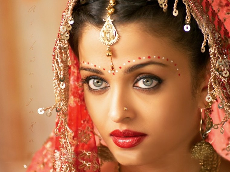 maquillage mariage indien-mariee-yeux-bleus