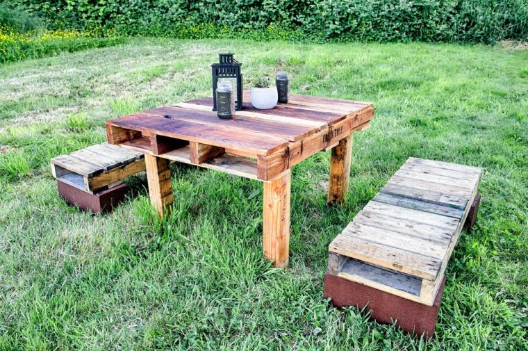 table-banc-palette-bois-salon-de-jardin-modele