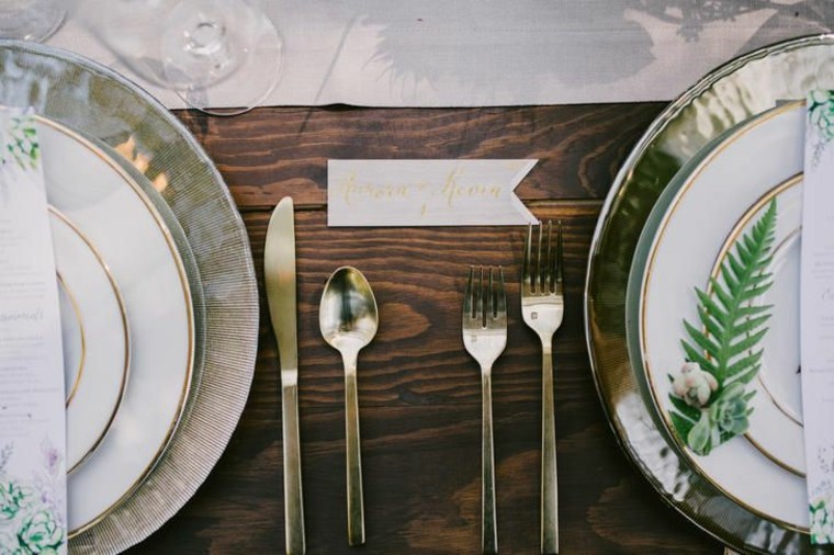 table-rustique-bois-idee-decoration-mariage-repas