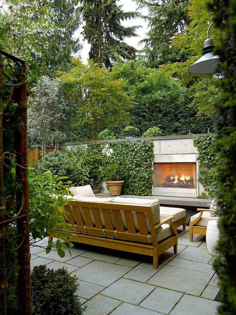 idee-deco-jardin-cheminee-exterieure-plantes