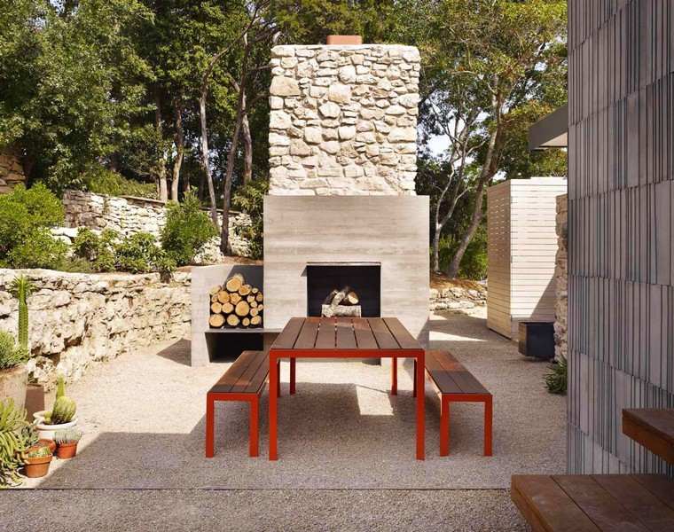 idees-jardin-foyer-concrete-cheminee-exterieure-pierre-deco