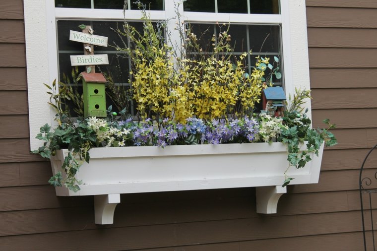 jardiniere fenetre-blanche-bois-decoration-exterieur-maison