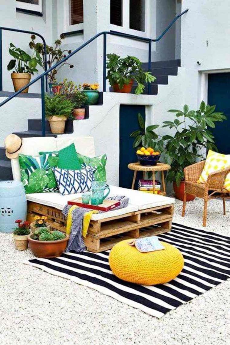 patio-lit-palettes-repos