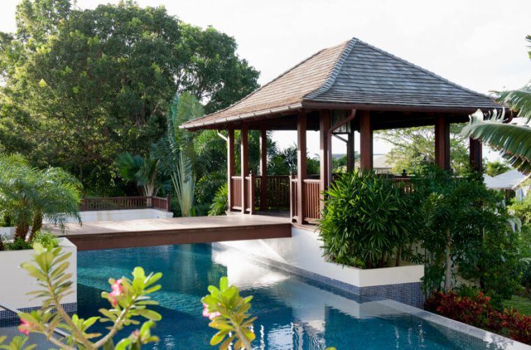 tonnelle de jardin terrasse-piscine-amenagement-exterieur