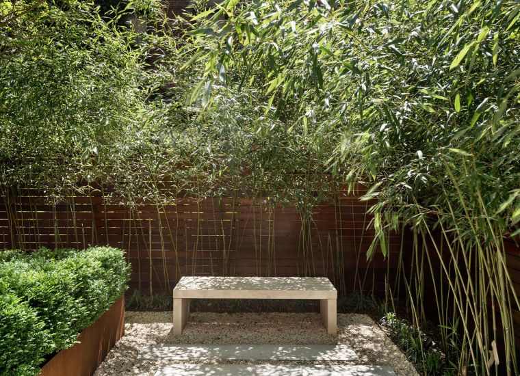 aménagement petit jardin banc-brise-vue-bambou