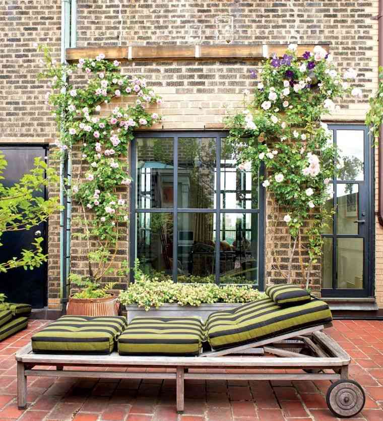 aménagement petit jardin meubles-sur-roulette-chaise-longue-bois