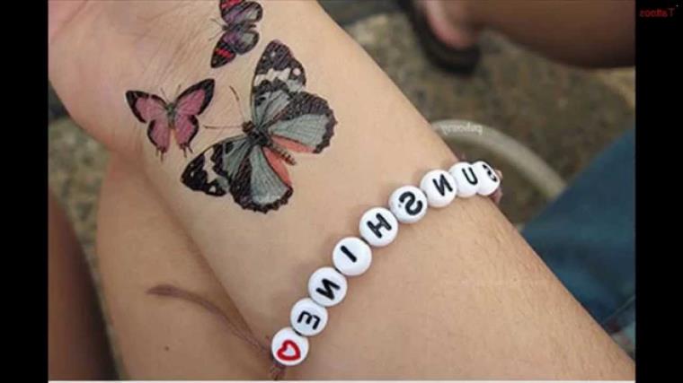 tatouage poignet femme idee-papillon-encre-couleurs