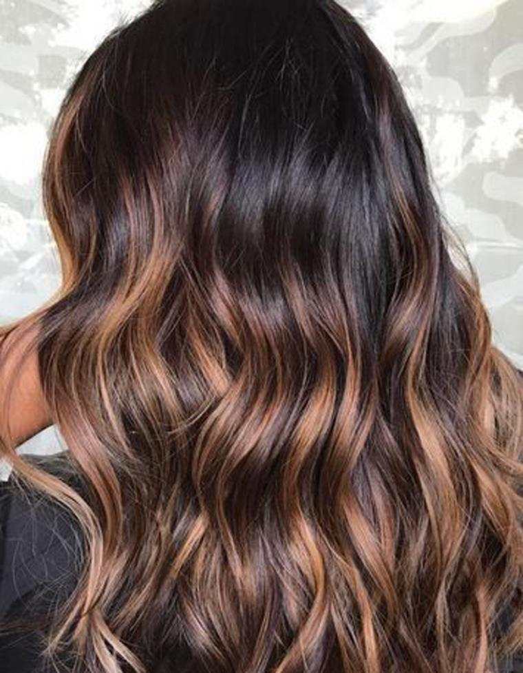 cheveux-caramelises-technique-coloration