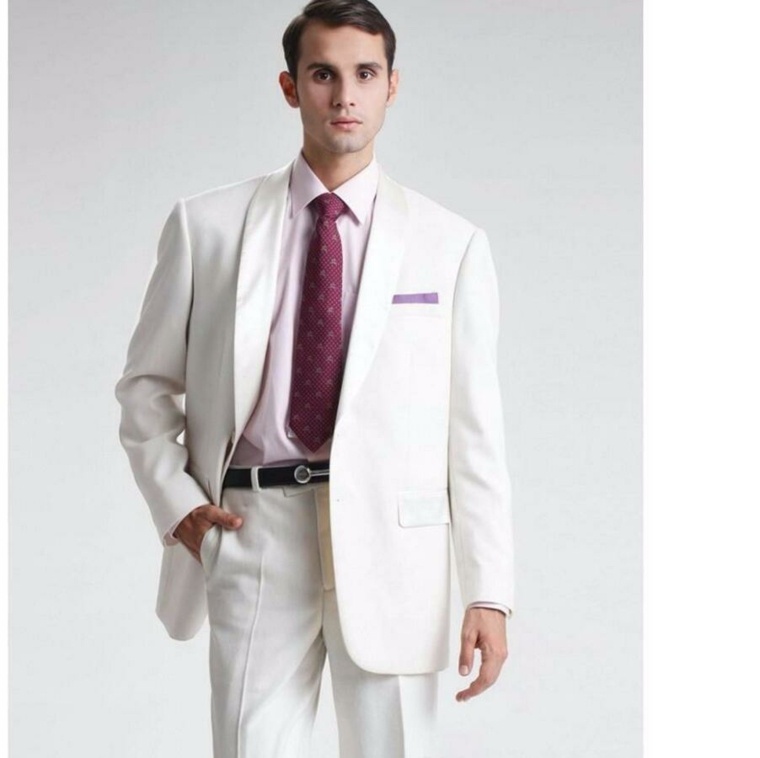 costume-blanc-mariage-homme-cravate-bordeaux
