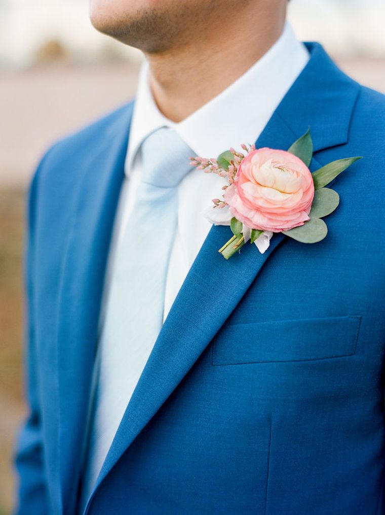 costume-de-mariage-homme-marie-bleu-chemise-blanche
