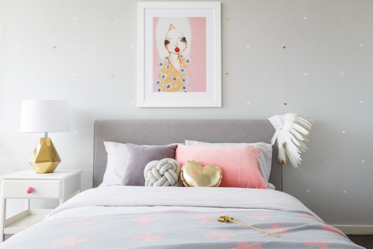 deco-chambre-gris-et-rose-papier-peint-enfant-couleur-claire