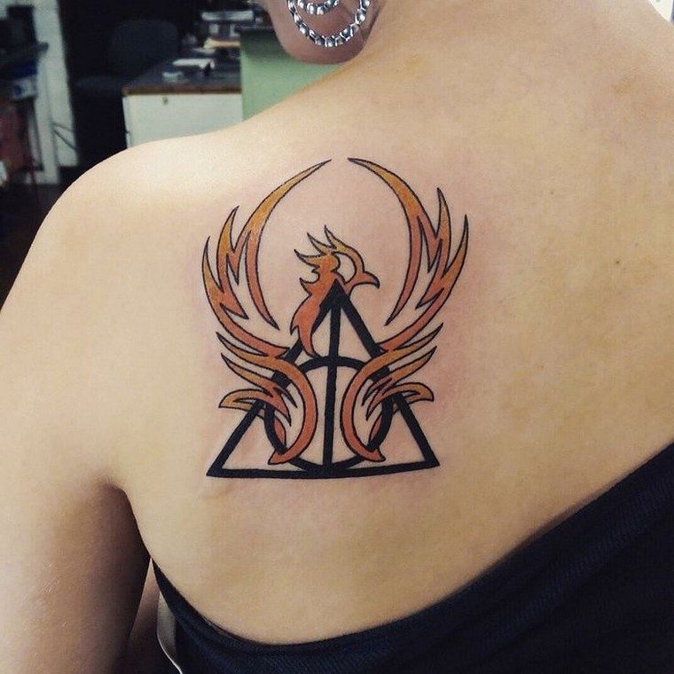tatouage phoenix dos tatouage femme oiseau