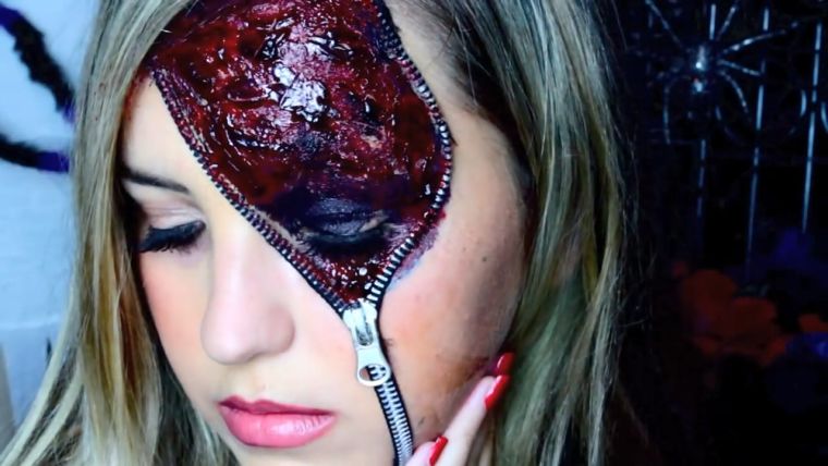 idee-maquillage-halloween-femme-zip-visage-effrayant-peau-sang
