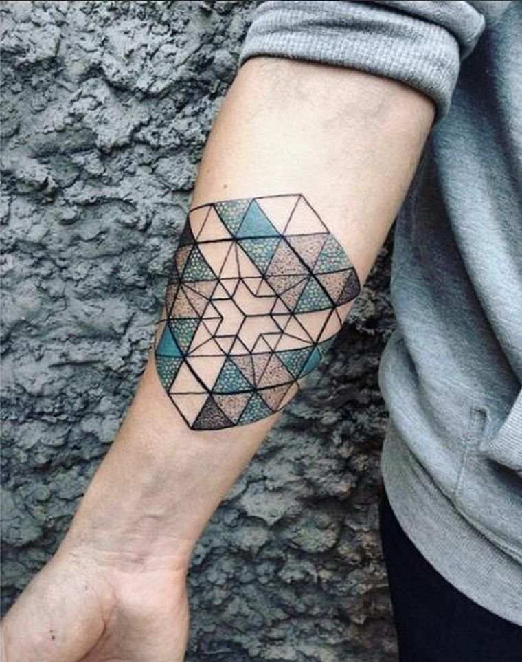 idees-tatouage-originaux-bras-motif-geometrique-gratuit