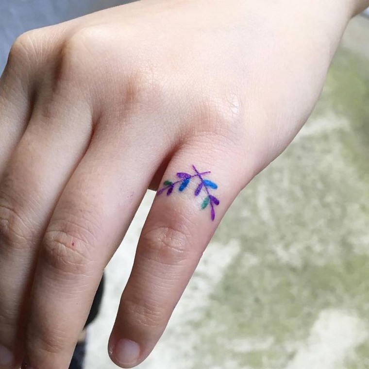tatouage doigt petit tatouage discret minimaliste