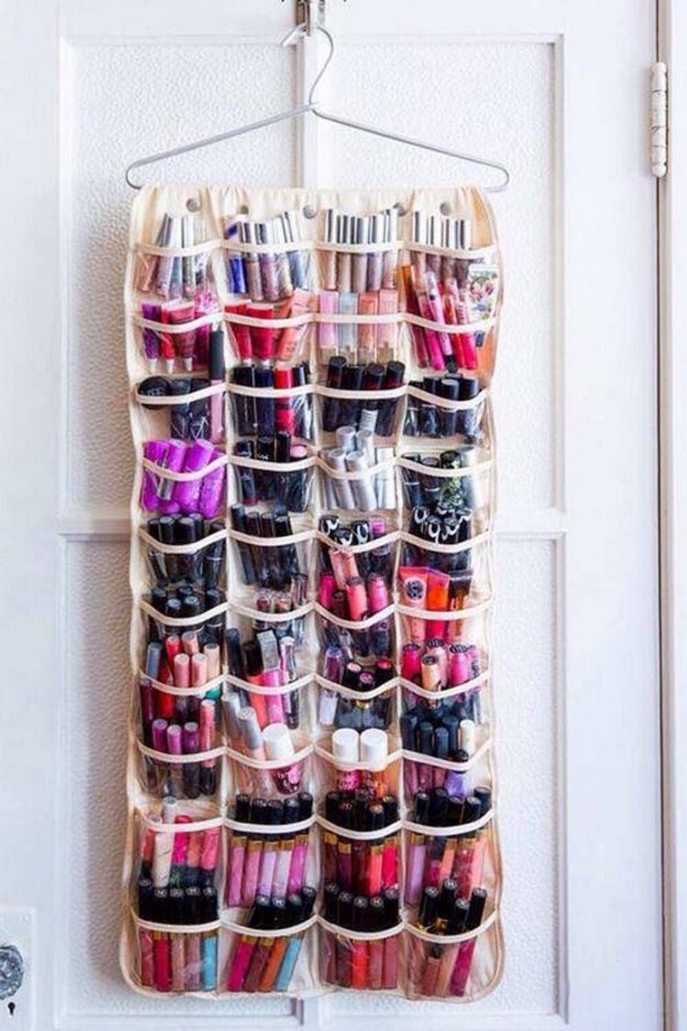 rangement-maquillage-mural-idee-makeup