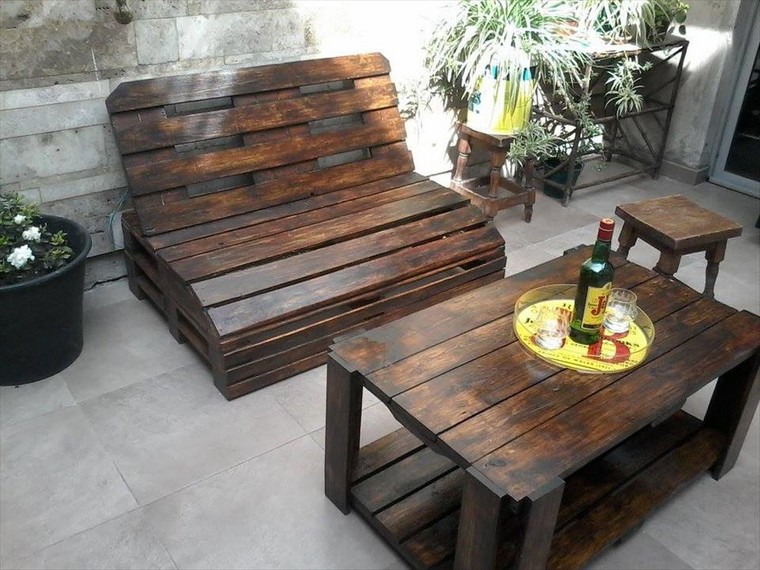 salon-de-jardin-pas-cher-canape-bois-table-basse-diy