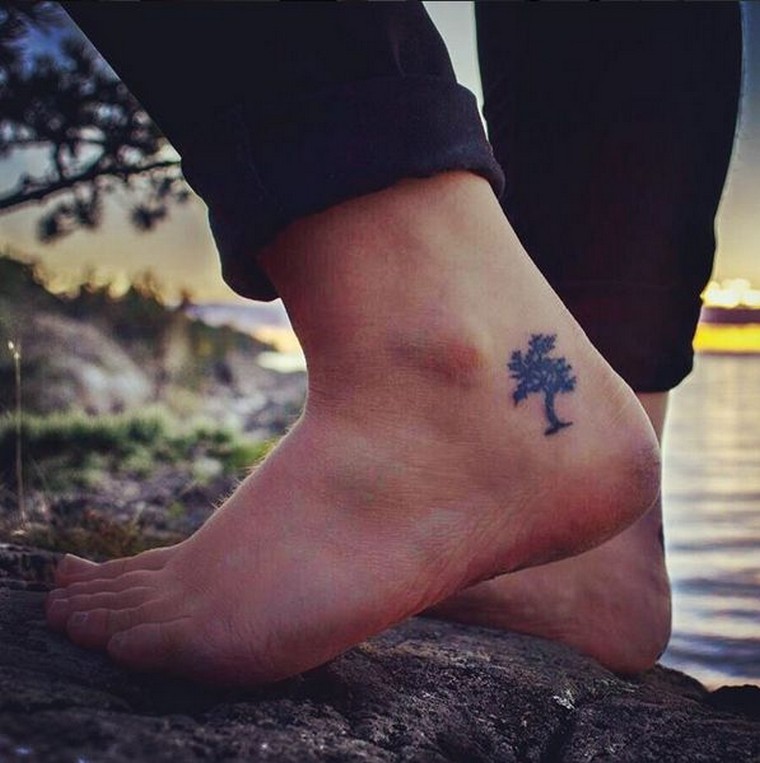 tatouage-arbre-idees-cheville-tatoue