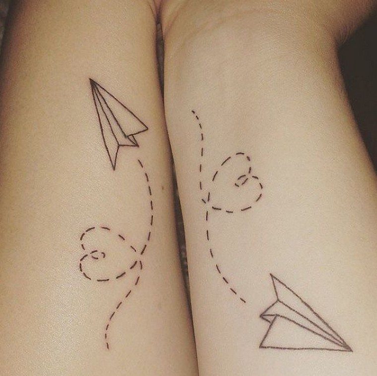 tatouage-bras-couple-origami-tatouage-amour-tatouage-coeur