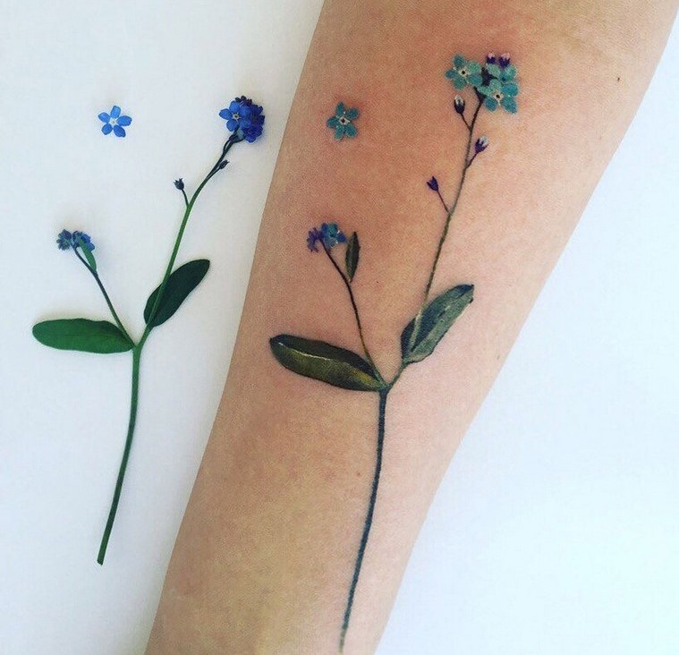 tatouage-bras-femme-fleur-pisaro