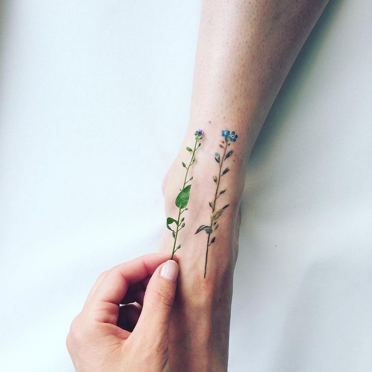 tatouage-fleur-bras-femme-idee-