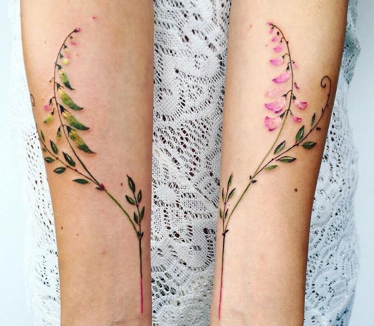 tatouage-fleur-bras-tatouage-femme-pisaro