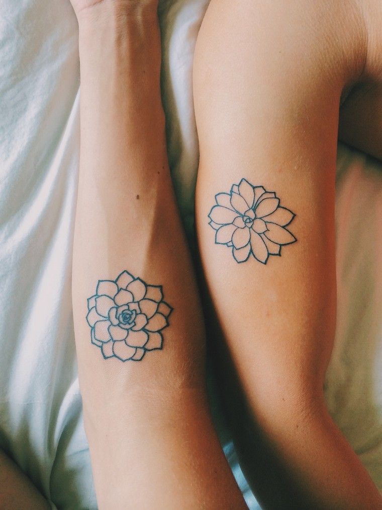 tatouage-fleur-couple-romantique