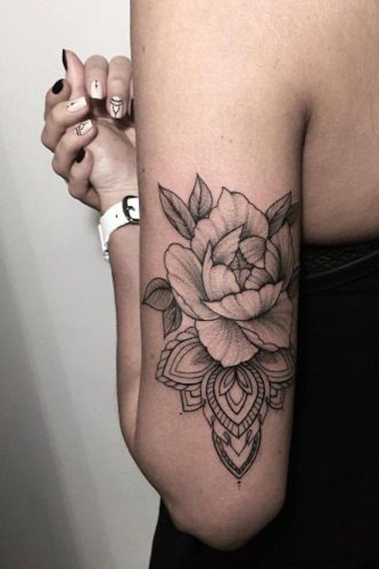 tatouage fleur rose-bras-femme-modeles
