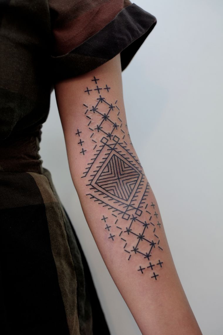 tatouage-geometrique-bras-theme-architecture-idee