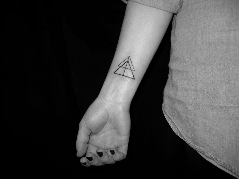 tatouage-geometrique-idee-tatouage-bras