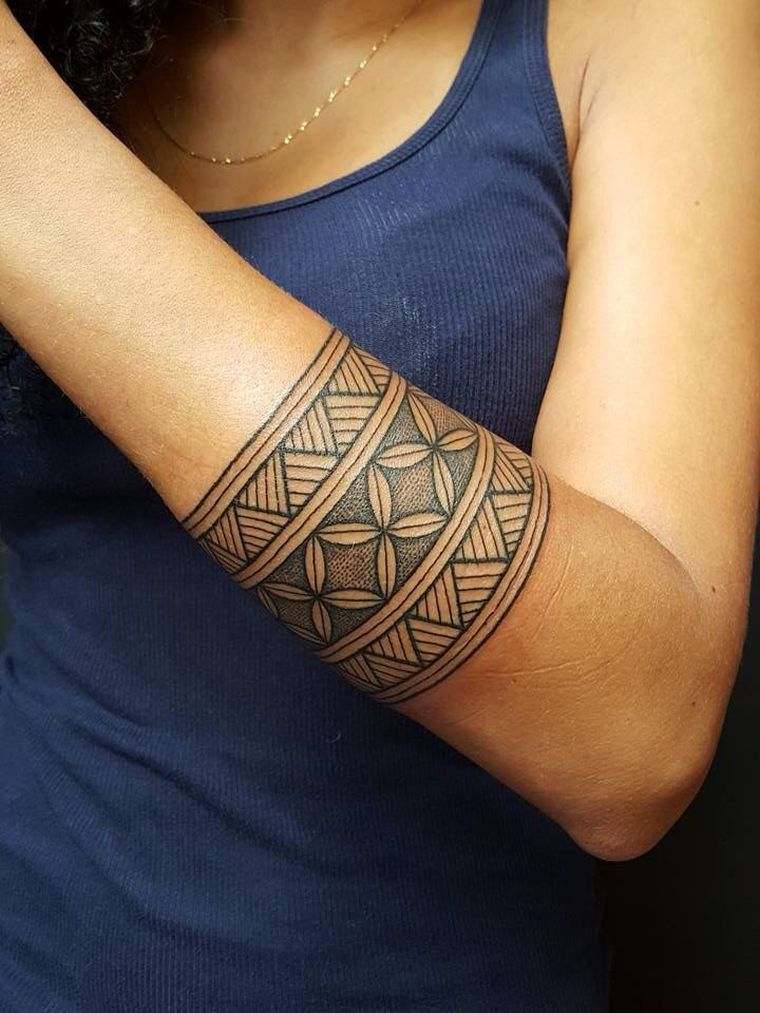 tatouage maorie femme-poignet-idees