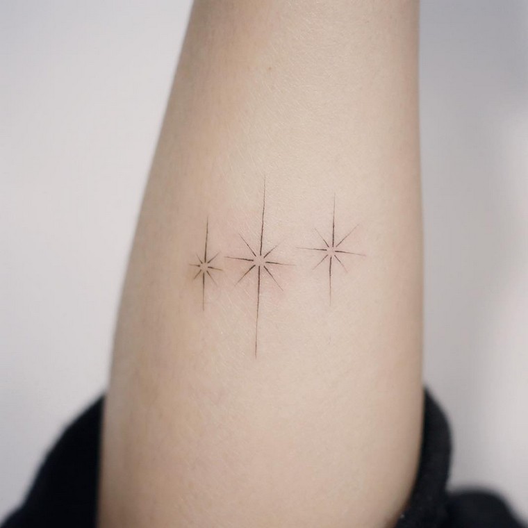 tatouage bras tatouage minimaliste idée