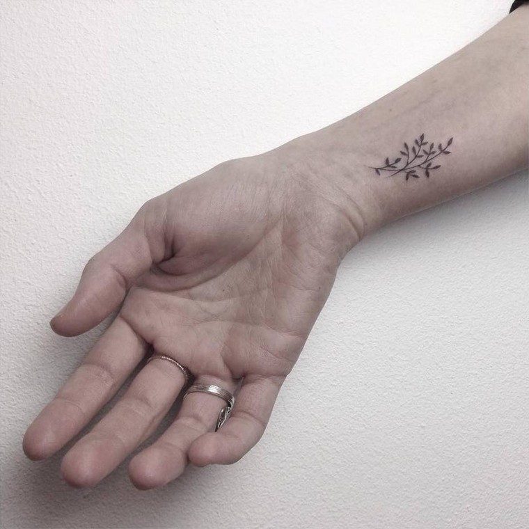tatouage-plante-bras-tatouage-femme-original
