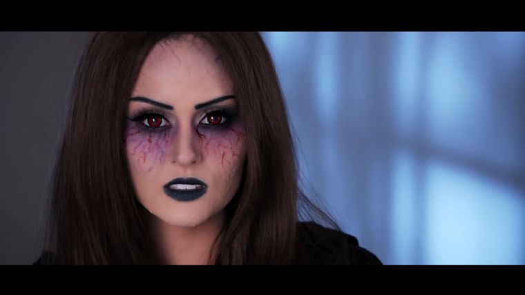 tutoriel-maquillage-halloween-effrayant-video-makeup-vampire-femme