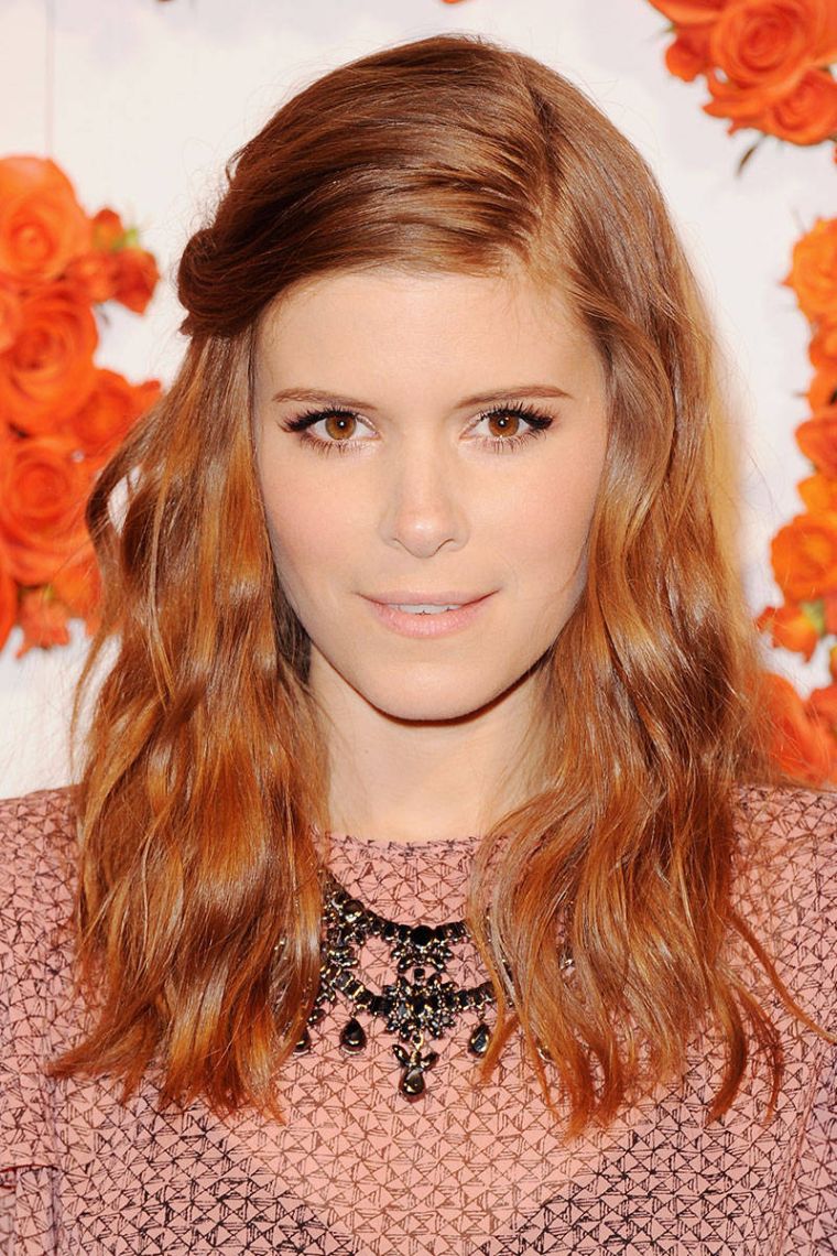 cheveux couleur rouge auburn-coiffure-longue-raie-sur-cote