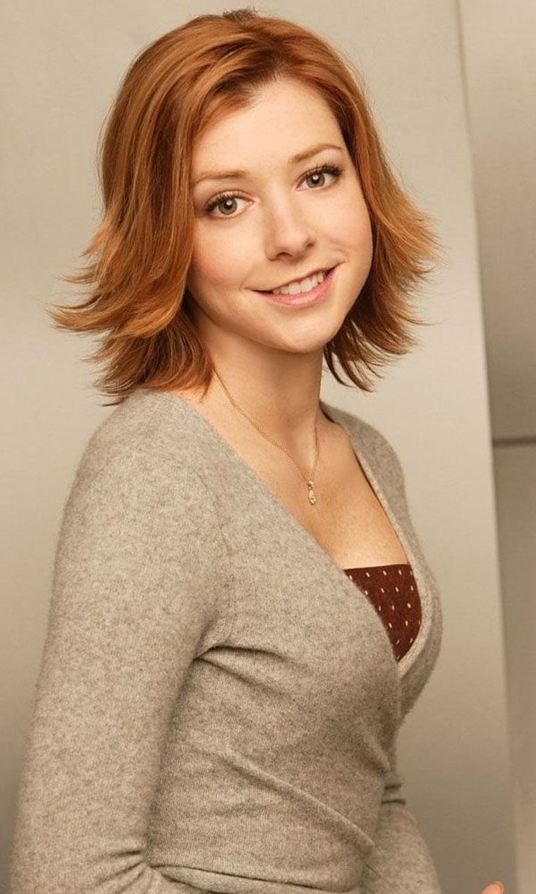 coloration-rouge-cheveux-mi-long-idee-coiffure-femme-tendance