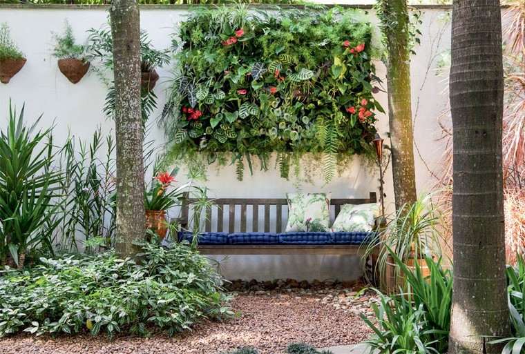 fabriquer un mur végétal idée terrasse extérieur aménager espace banc jardin