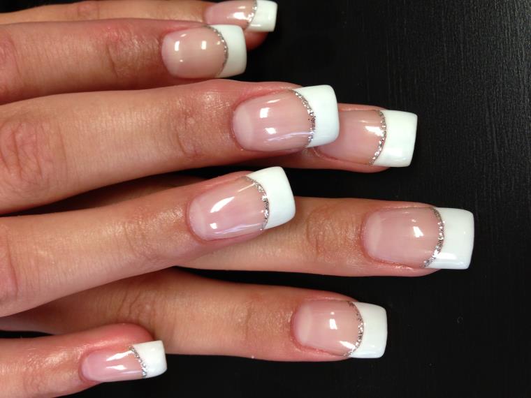 french-manicure-blanc-argent