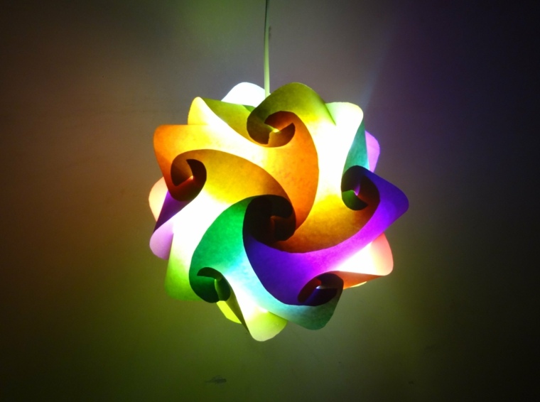 lanterne forme-univers-couleurs-primaires