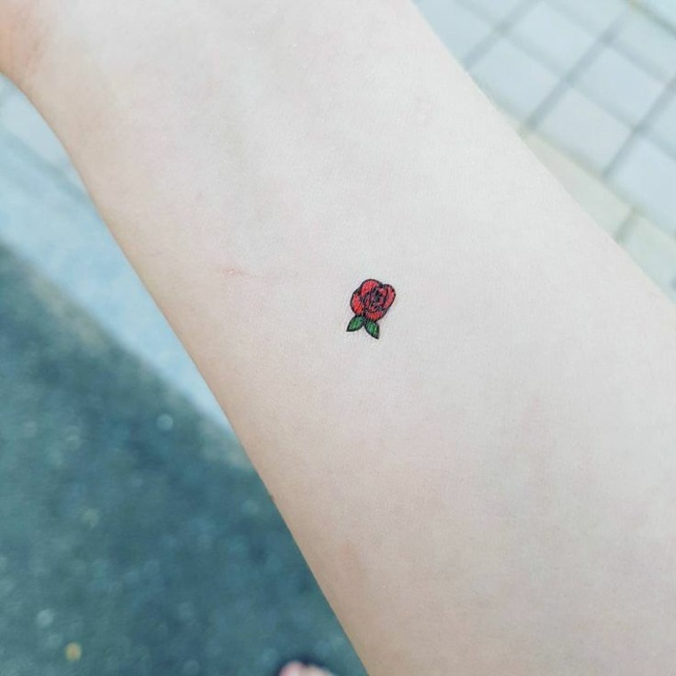 tatouage rose petit tatouage idée tatouage bras fleur