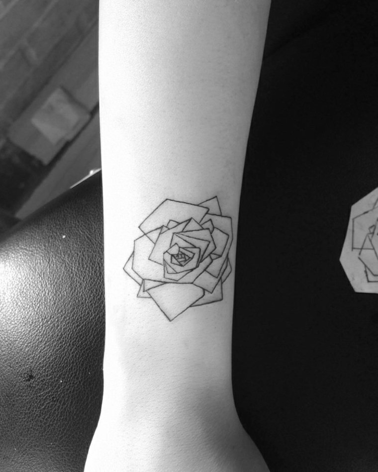 tatouage rose tatouage bras tatouage fleur tatouage 3d