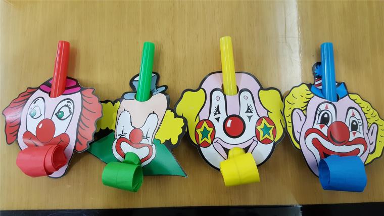 sifflets-clown-idee-deco