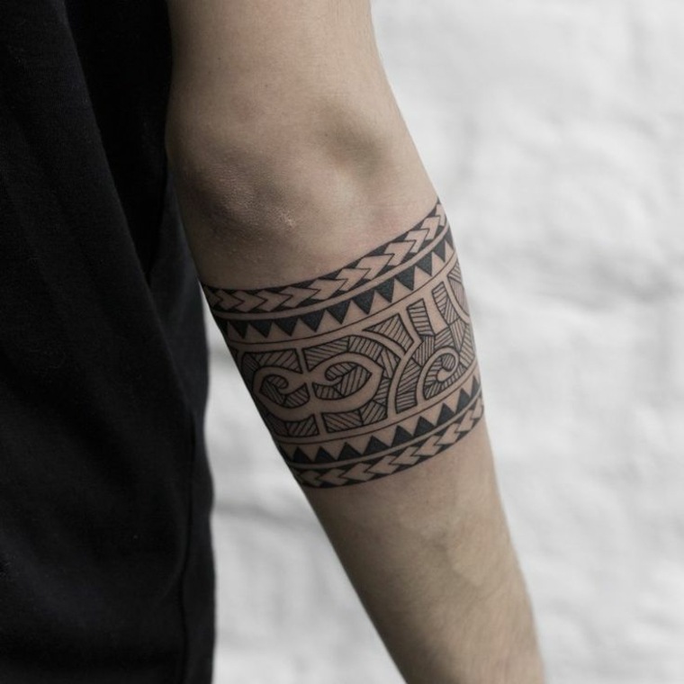 tatouage-maori-tatouage-bras-homme-femme
