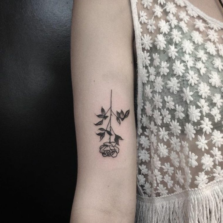 tatouage-rose-bras-tatouage-fleur